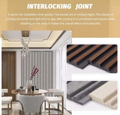 材木の内壁のクラッディング