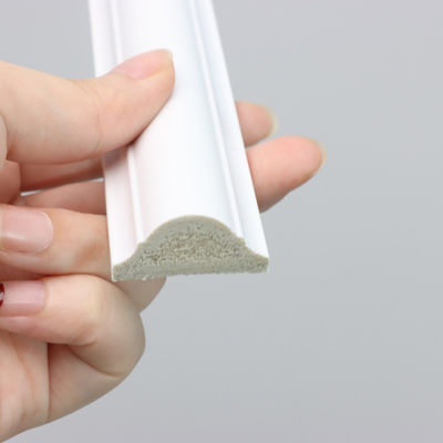 耐火性付属品の床張りの土台板のまわりを回る薄板にされたPS白い色