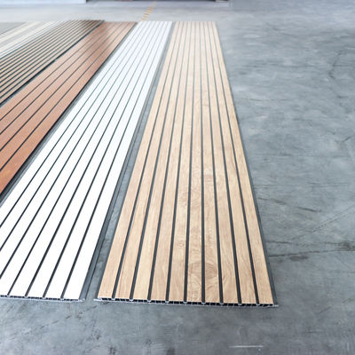 壁板として使用される PVC 天井パネル