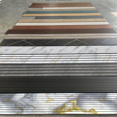 簡単に設置 壁のためのPVC天井パネル シンプルな壁板 解決策 時間と労働を節約 低コストの設置 壁パネル