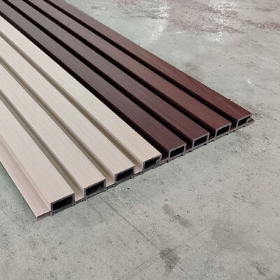 高品質の外装WPC壁パネル 屋外防水 木製プラスチック複合材 建物装飾用