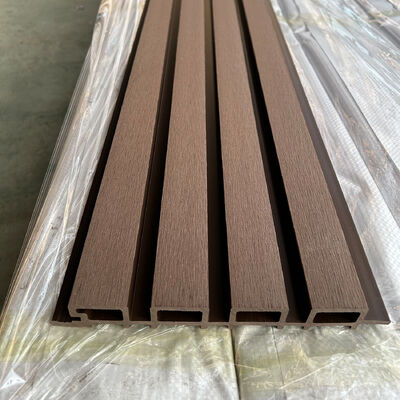 高品質の外装WPC壁パネル 屋外防水 木製プラスチック複合材 建物装飾用