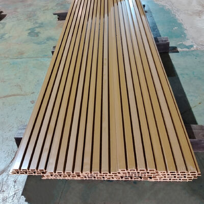 高品質の外装WPC壁パネル 屋外防水 木製プラスチック複合材 建物装飾用