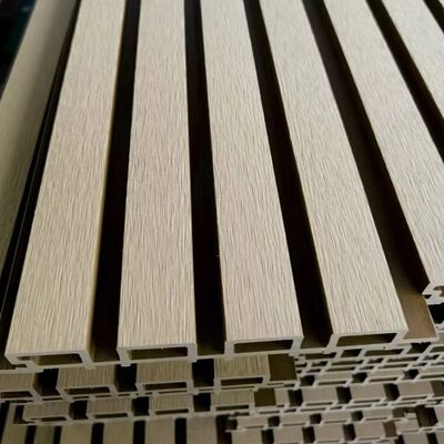 3D中空溝付きポリ塩化ビニール溝付きWPC音響壁パネルクラッディング屋外装飾