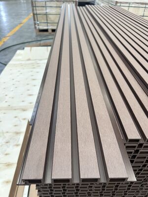 耐久性のある耐火性屋外WPC複合材タン グアンドグルーブウォールパネル PVCウォールクラッド