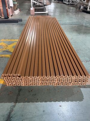 耐久性のある耐火性屋外WPC複合材タン グアンドグルーブウォールパネル PVCウォールクラッド