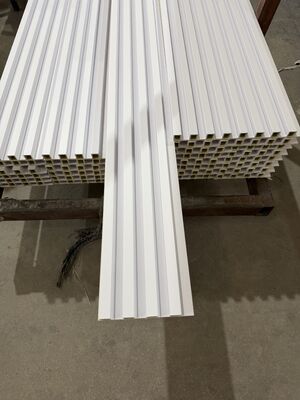 カスタマイズされた環境に優しい屋内不規則格子WPCウォールパネル 160x24 クラッド