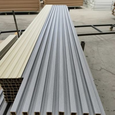 木代わりとなる屋内195x28mm内部WPC壁パネルWPCの装飾的な壁パネル