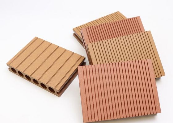 3Dは合成の連結のタイル屋外WPCのフロアーリングのDeckingを浮彫りにした