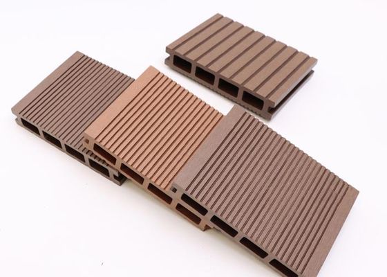皮フレームのフロアーリングの庭WPCのDecking 18mmの容易な設置モダンなデザイン