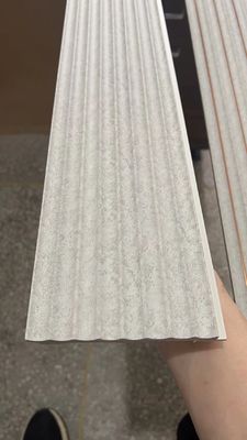コーニスの鋳造物にパネルをはめる防水装飾PSの内部3D木製の壁