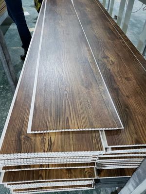 家の浴室のための耐火性ポリ塩化ビニールの装飾的な天井板のプラスチック壁のクラッディング
