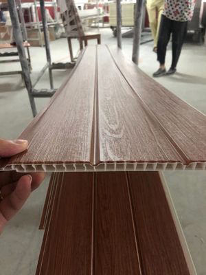 装飾的な積層木ポリ塩化ビニールの25cmのプラスチック壁パネルの内部を天井板