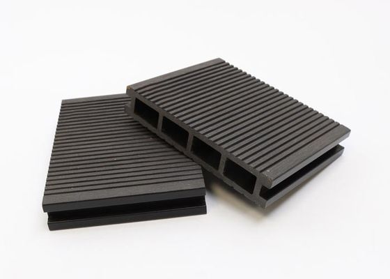 140x25mmの皮フレームのフロアーリングの庭のプラスチック木製のDeckingの容易な取付け