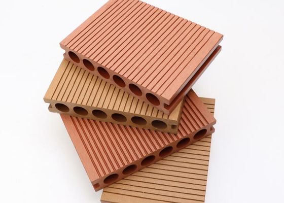 140x25mmの皮フレームのフロアーリングの庭のプラスチック木製のDeckingの容易な取付け