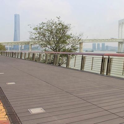 Coの放出外部WPCのDeckingの空の合成のDecking板