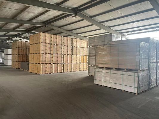 1mm - 30mmの厚さポリ塩化ビニールの泡は4x8ftのLaminaポリ塩化ビニール ポリ塩化ビニールの外国為替シートに乗る