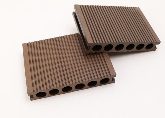 木製のプラスチック合成WPCのDeckingのPE Coの放出の屋外の壁パネルWPCの壁のクラッディング